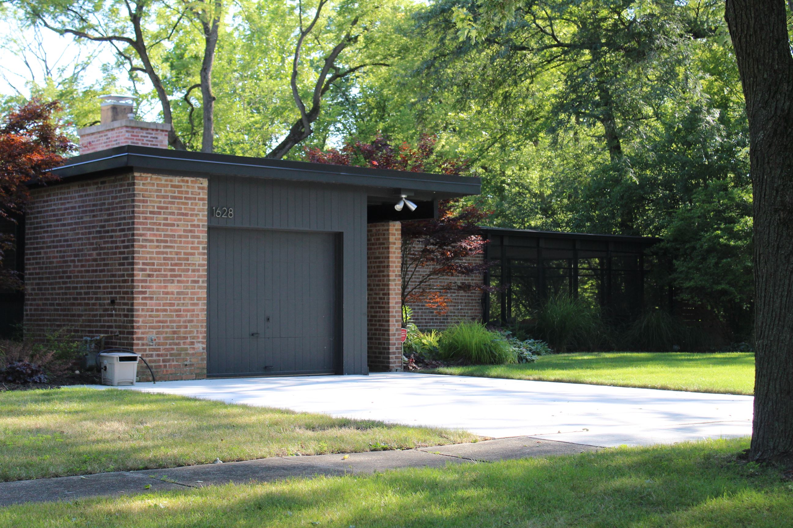 Photo of Mid-Century Modern Home on Sylvan court